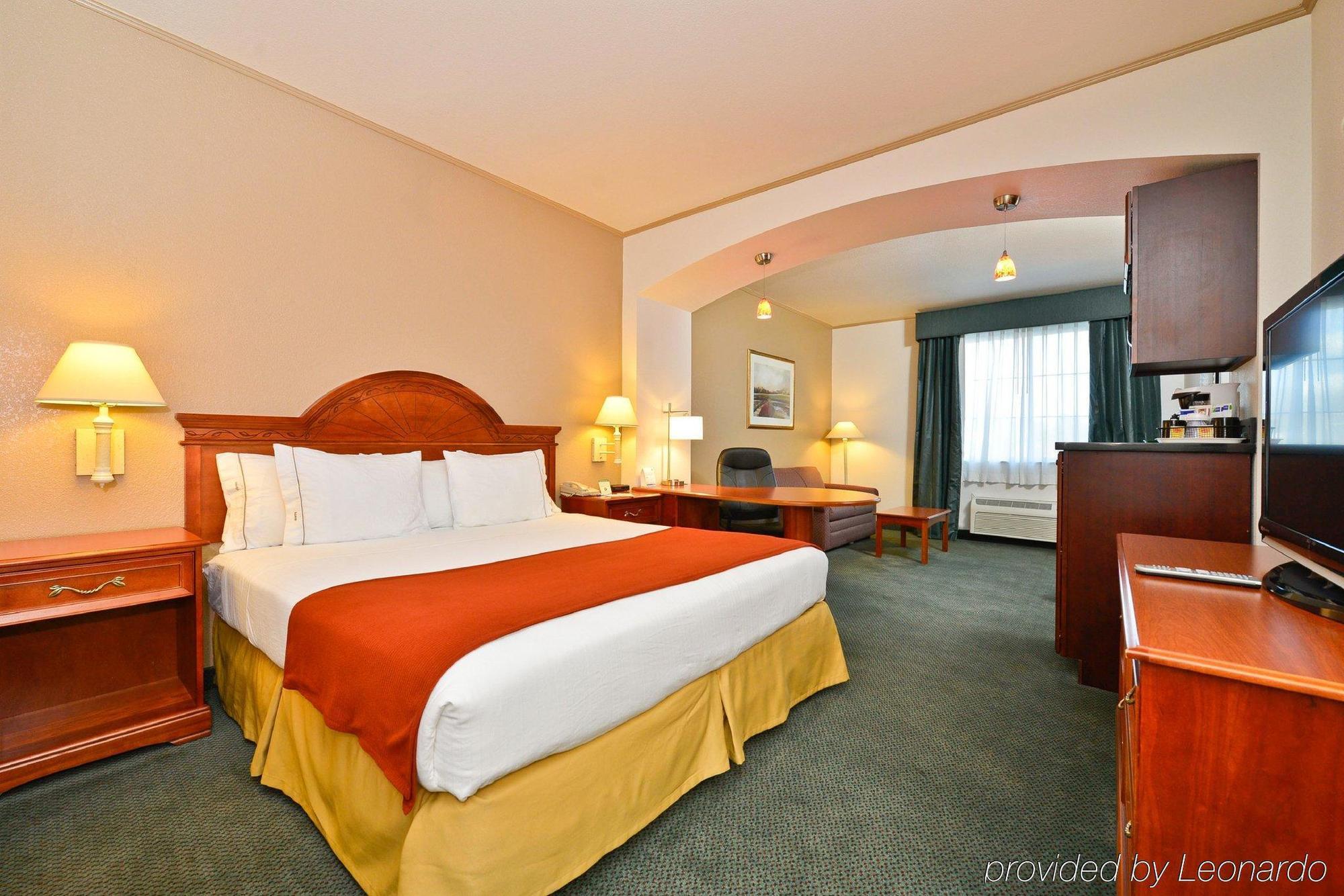 Hotel Express & Tacoma South - By Ihg