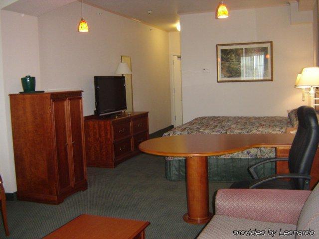Express & Tacoma South - By Ihg Hotel 2*