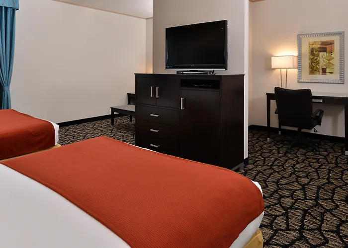Holiday Inn Express & Suites Tacoma South - Lakewood By Ihg