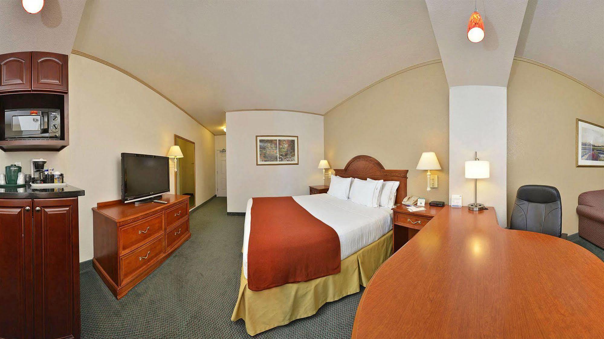 Express & Tacoma South - By Ihg Hotel 2*